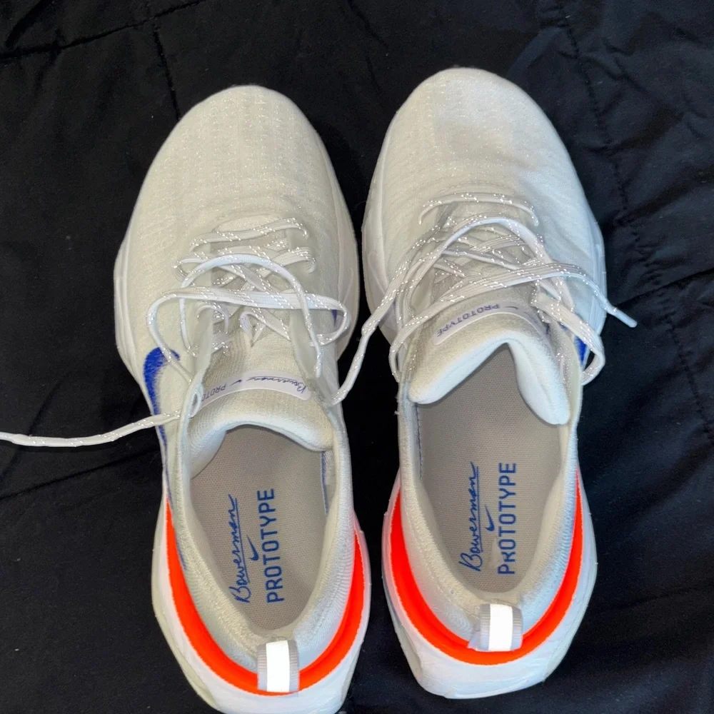 Nike Invinvible Run 3 Cream and Blue Running Shoes - Picture 5 of 9